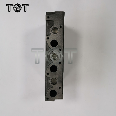 1A033-03043 Kubota D1703 सिलेंडर हेड U35 L3430 खुदाई करने वाले इंजन के पुर्जे